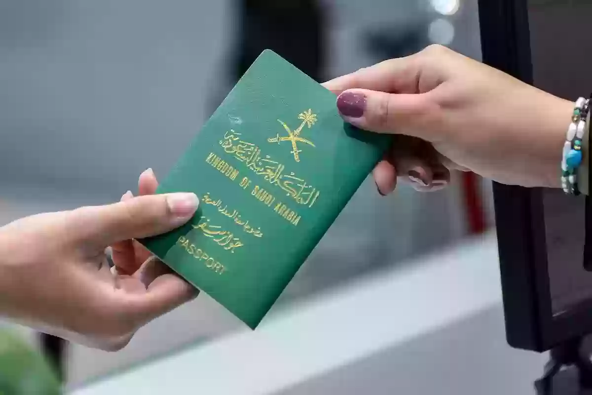 صدمة كبيرة! السعودية تضع قيودًا جديدة على تأشيرة الزيارة العائلية.. إليكم آخر المستجدات