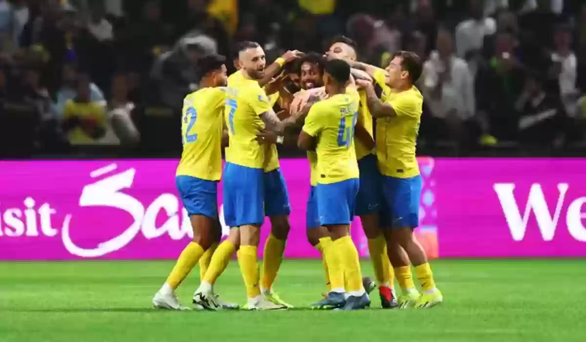 النصر يُحاول حل أزمته الدفاعية أمام الهلال بحل من 